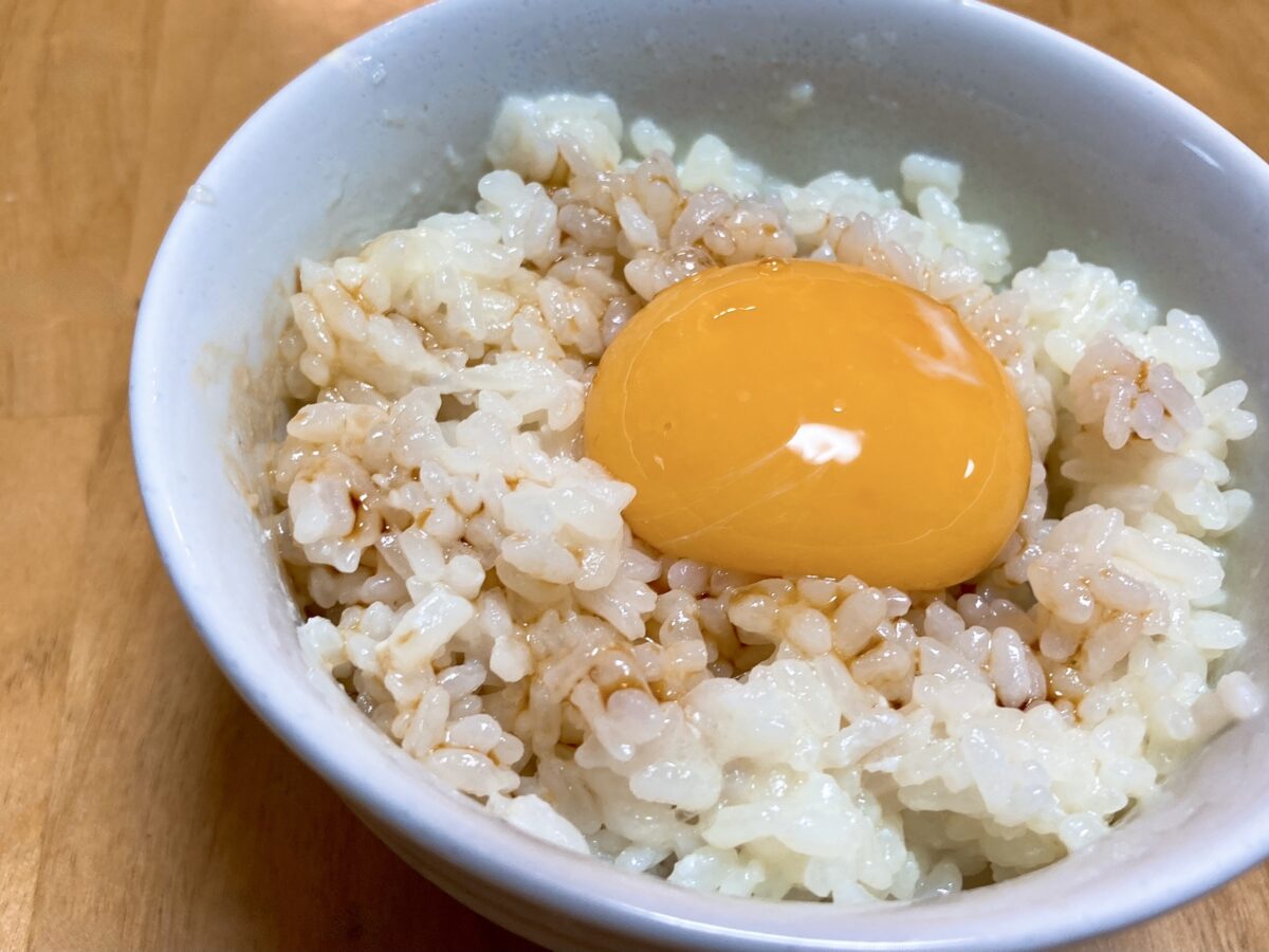 自分流の参考に 至高の卵かけご飯 Tkg リュウジのバズレシピメモ 作り方 コツ 感想